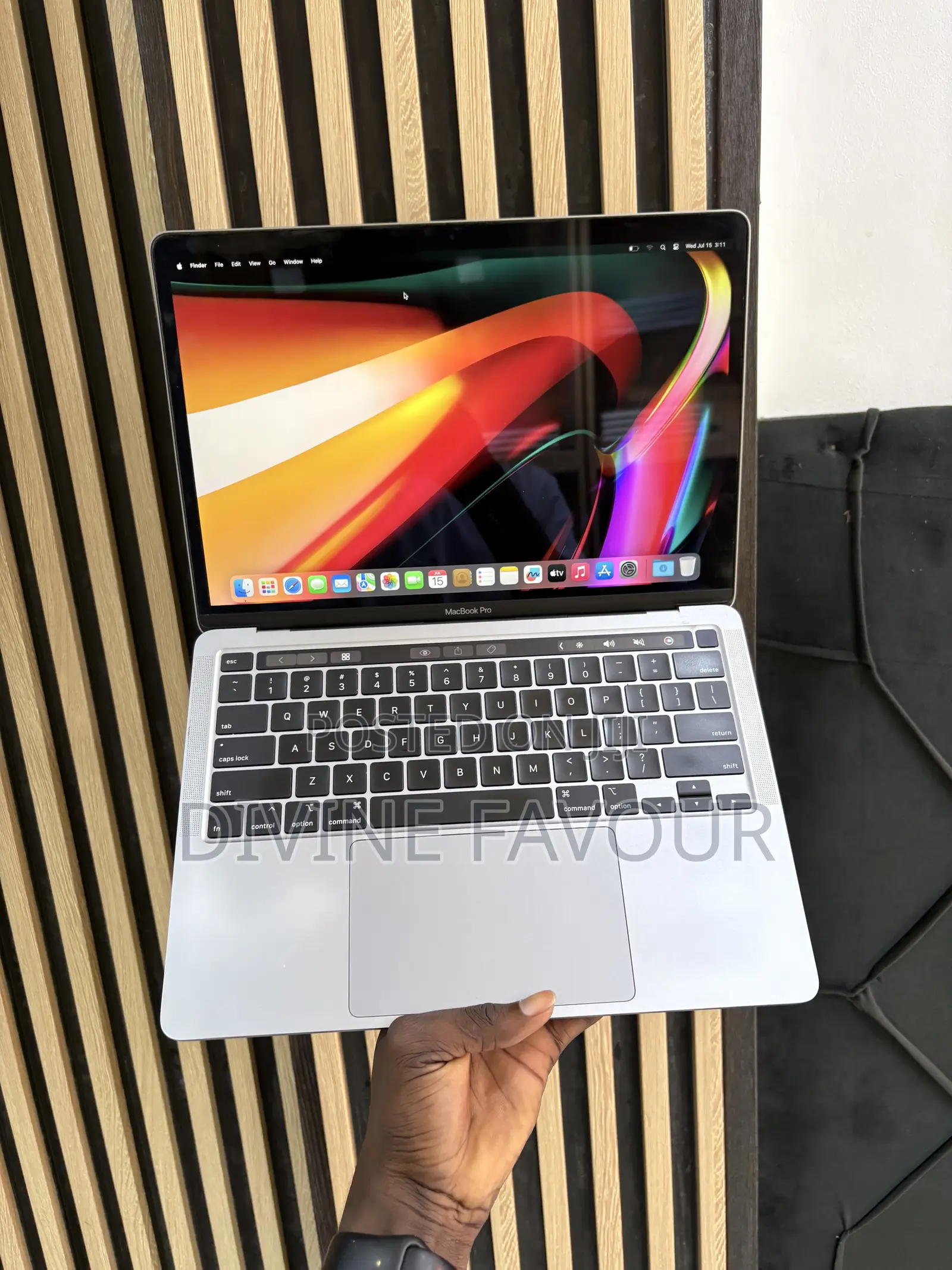 New Laptop Apple MacBook Pro 2020 8GB Intel Core i5 SSD 256GB
