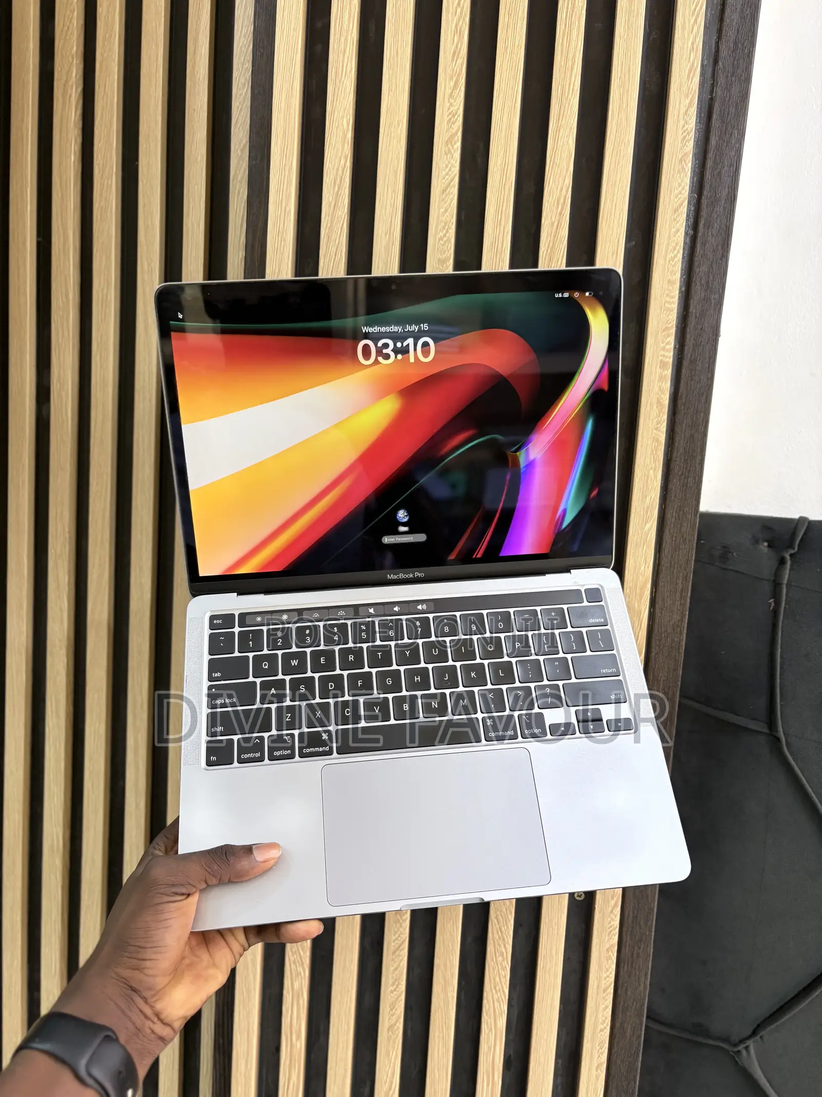 New Laptop Apple MacBook Pro 2020 8GB Intel Core i5 SSD 256GB