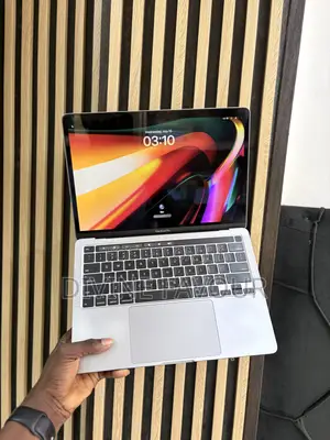 New Laptop Apple MacBook Pro 2020 8GB Intel Core i5 SSD 256GB