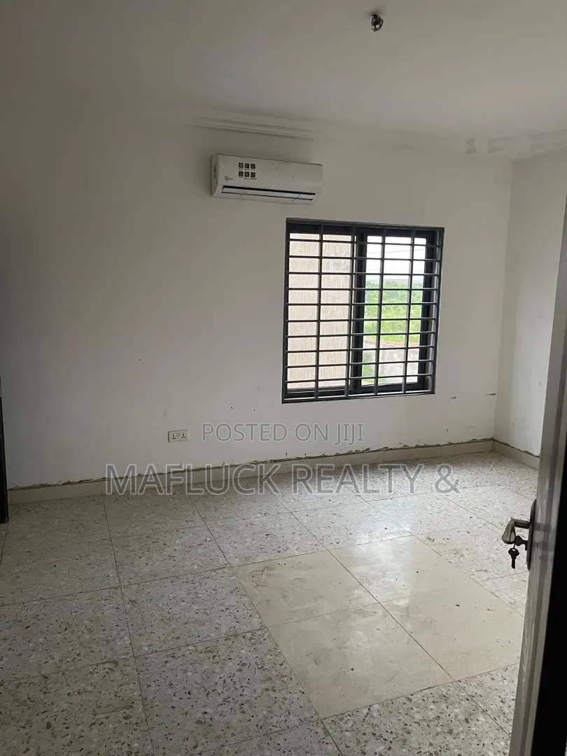 4bdrm House in Lakeside Estate, Ashaley Botwe for rent