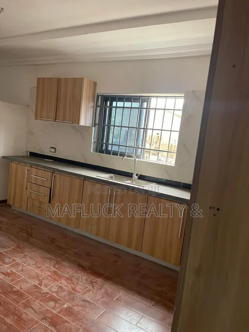 4bdrm House in Lakeside Estate, Ashaley Botwe for rent