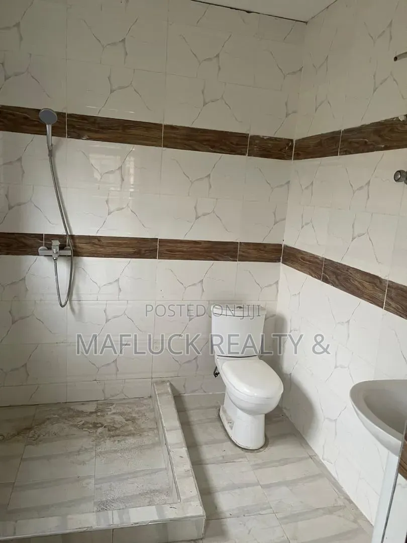 4bdrm House in Lakeside Estate, Ashaley Botwe for rent