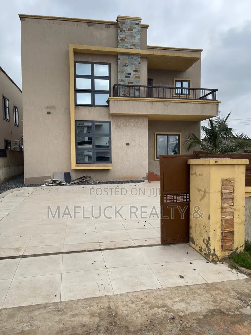 4bdrm House in Lakeside Estate, Ashaley Botwe for rent