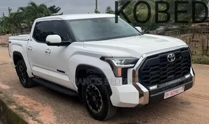 Toyota Tundra 2022 White