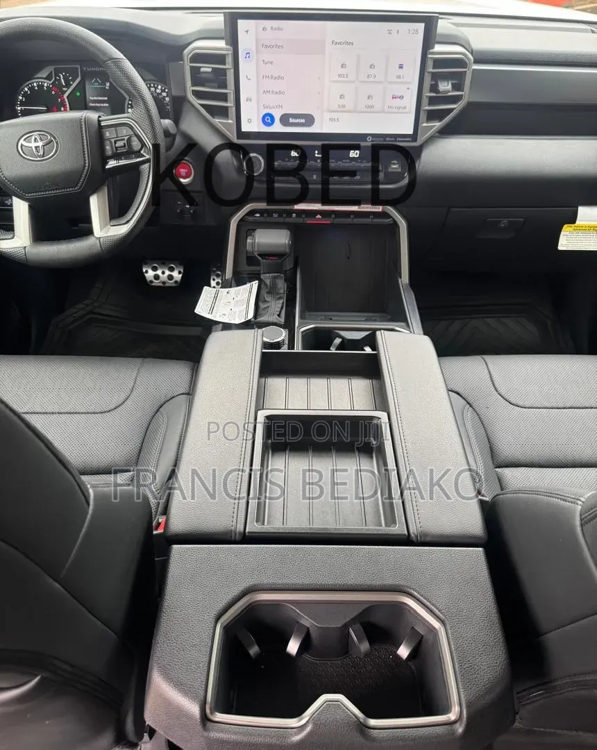 Toyota Tundra 2022 White