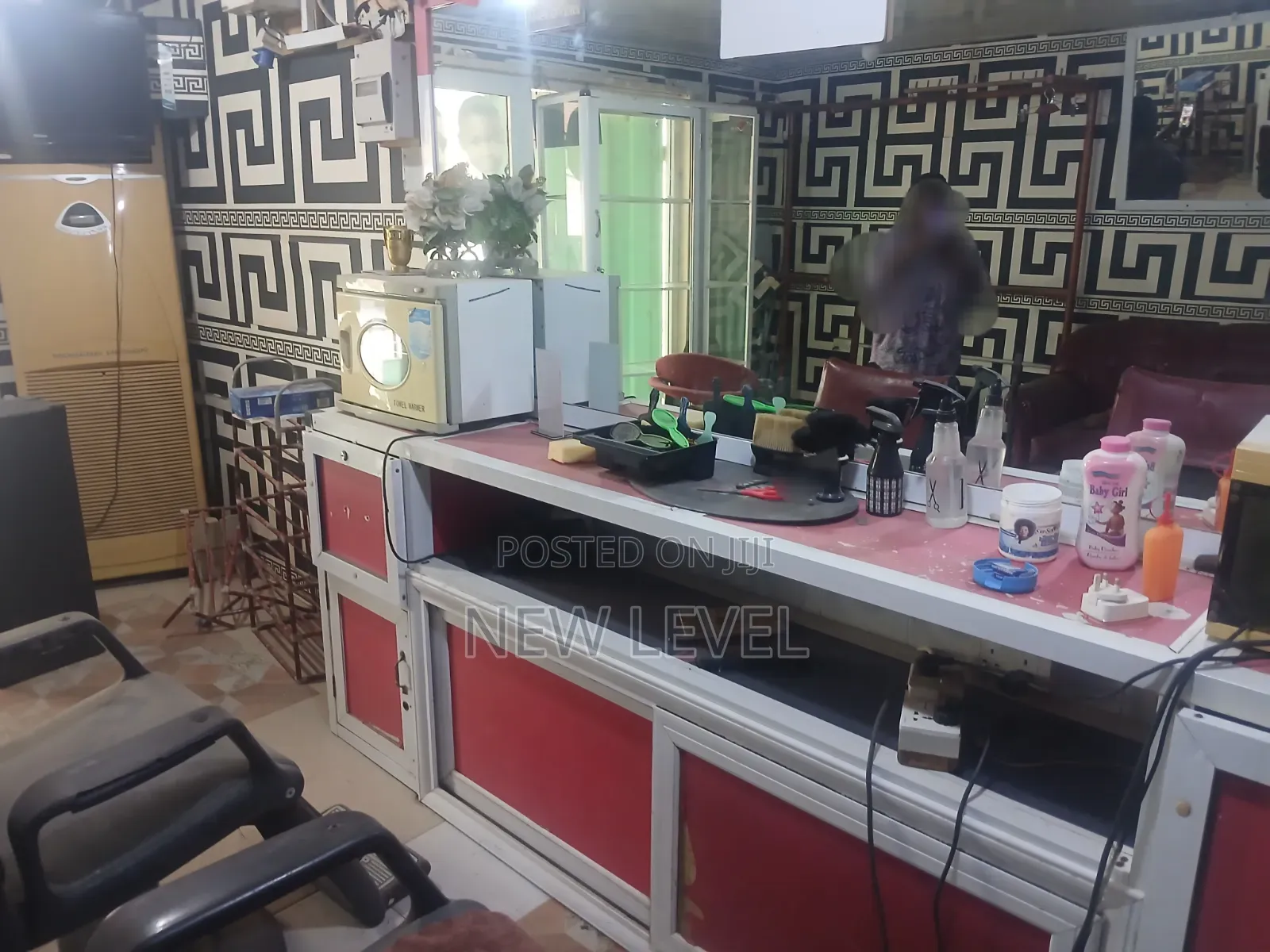Barbaring Saloon for Rent