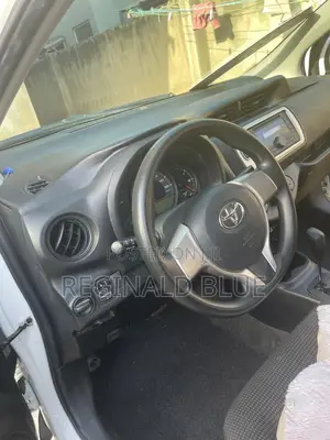 Toyota Vitz 1.3 FWD 5dr 2014 White
