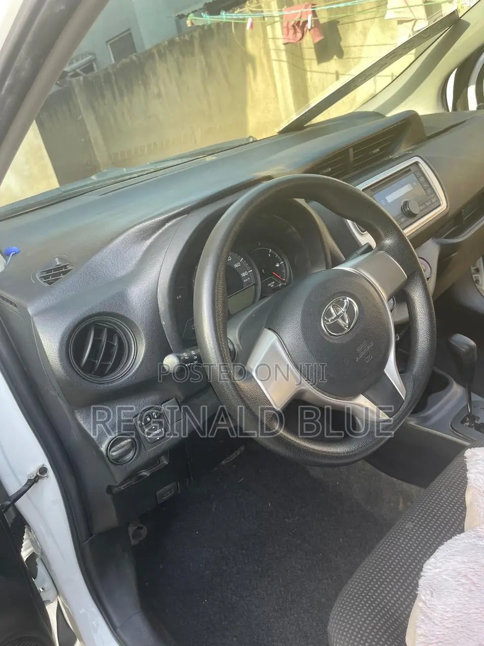 Toyota Vitz 1.3 FWD 5dr 2014 White