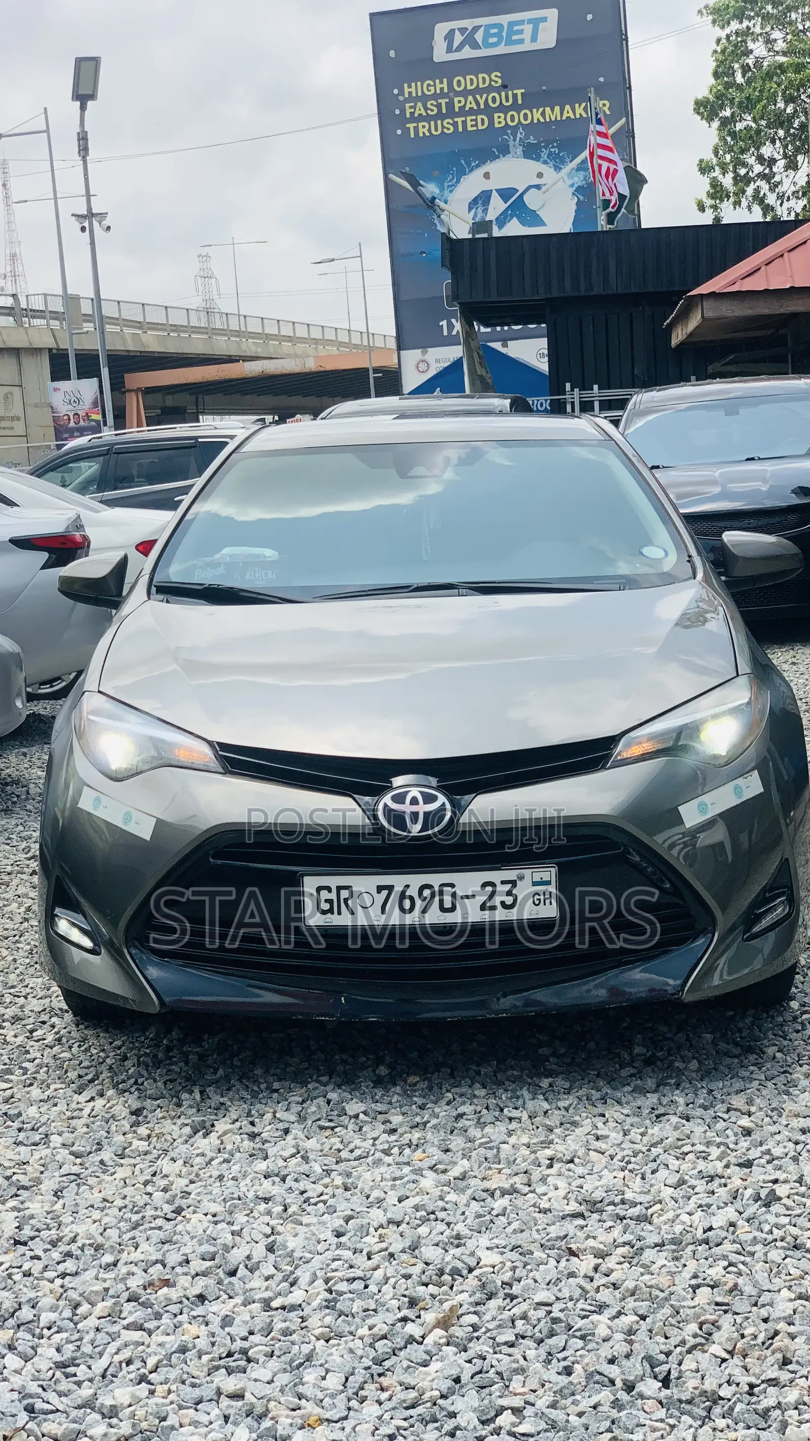 Toyota Corolla LE (1.8L 4cyl 2A) 2019 Gray