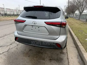 Toyota Highlander XLE AWD 2023 Gray