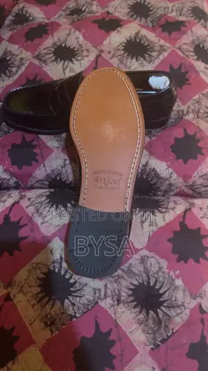 New Weejuns Genuine Leather Penny Loafers UK 9 - Black