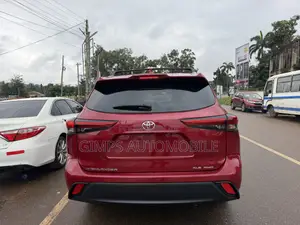 Toyota Highlander 2022 Red