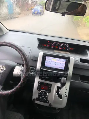 Toyota Voxy 2010 Burgundy
