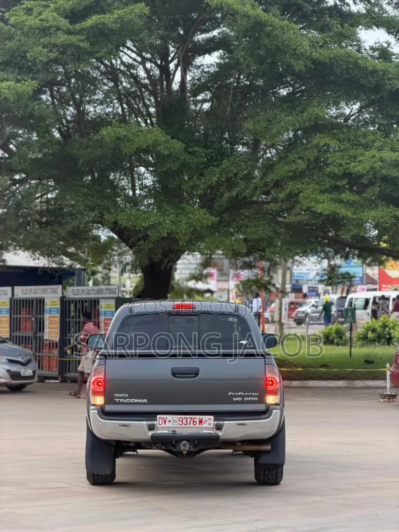 Toyota Tacoma 2015 Gray