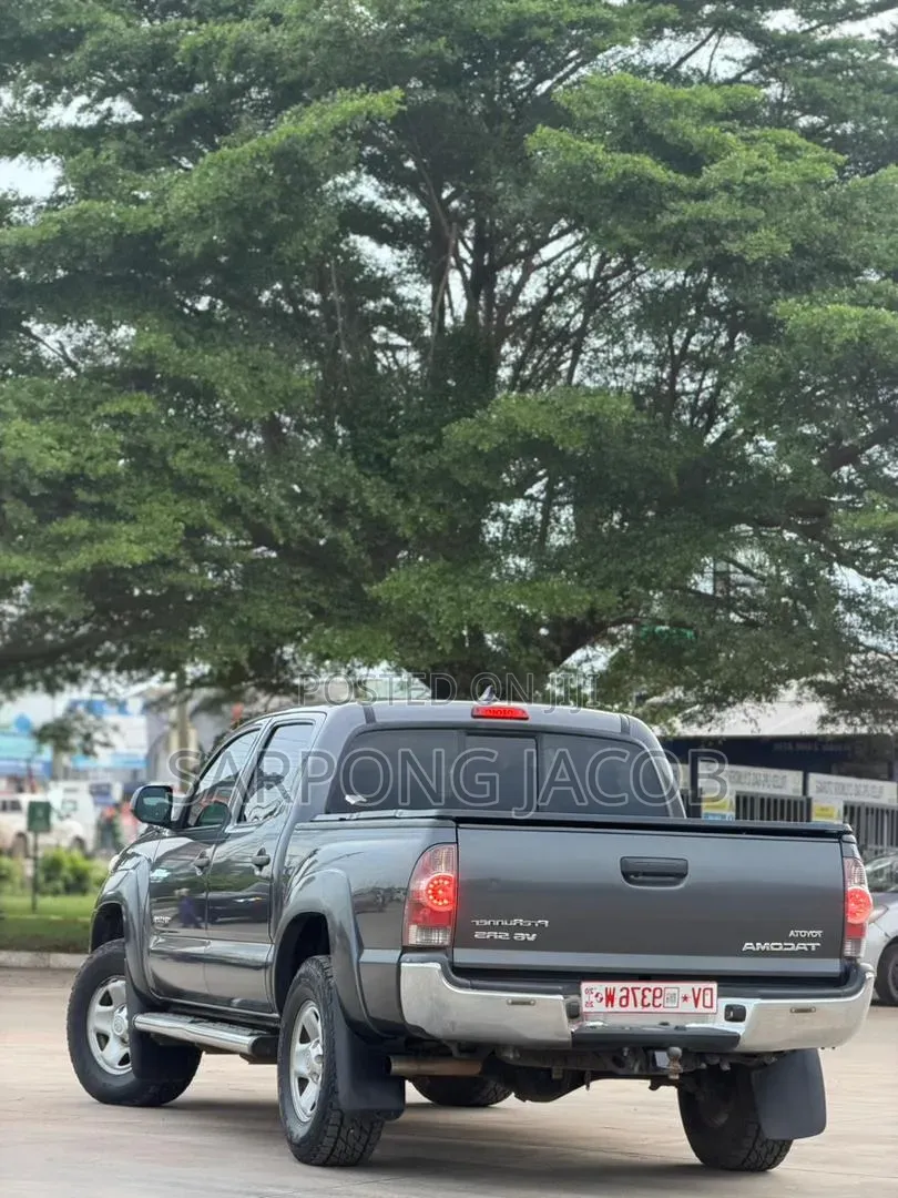 Toyota Tacoma 2015 Gray