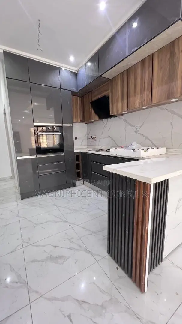 5bdrm Mansion in Ogbojo, East Legon for sale