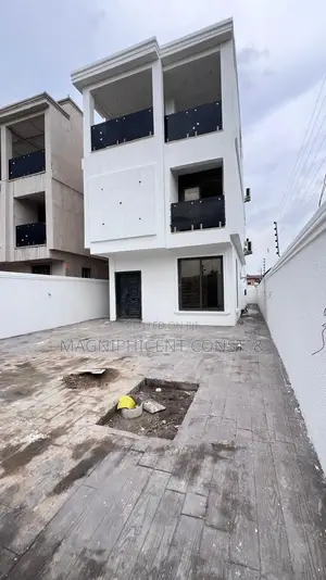 5bdrm Mansion in Ogbojo, East Legon for sale
