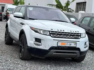 Land Rover Range Rover Evoque Pure AWD 5-Door 2013 White