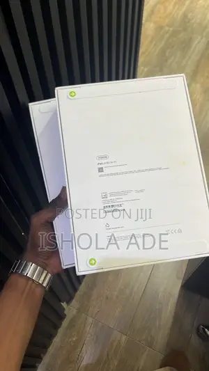 New Apple iPad (2025) 128 GB