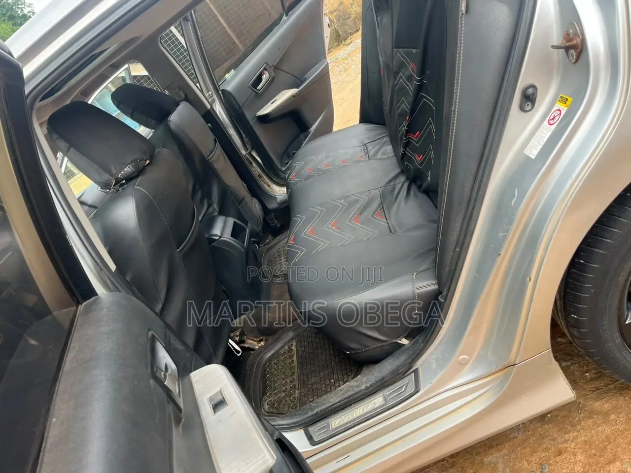 Toyota Camry LE 4dr Sedan (2.5L 4cyl 6A) 2012 Silver