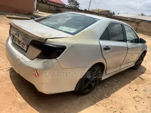 Toyota Camry LE 4dr Sedan (2.5L 4cyl 6A) 2012 Silver