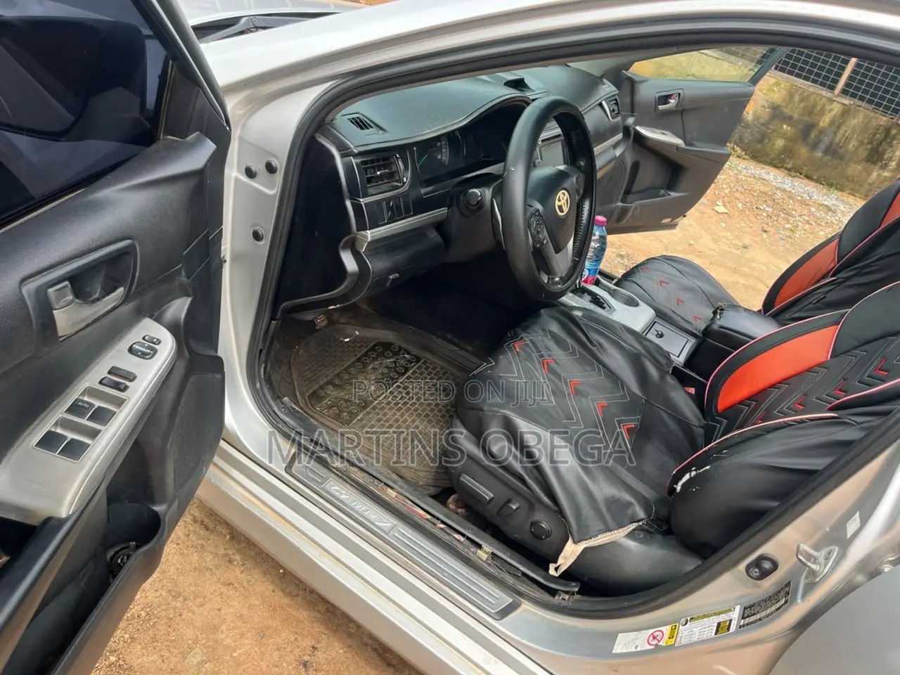 Toyota Camry LE 4dr Sedan (2.5L 4cyl 6A) 2012 Silver