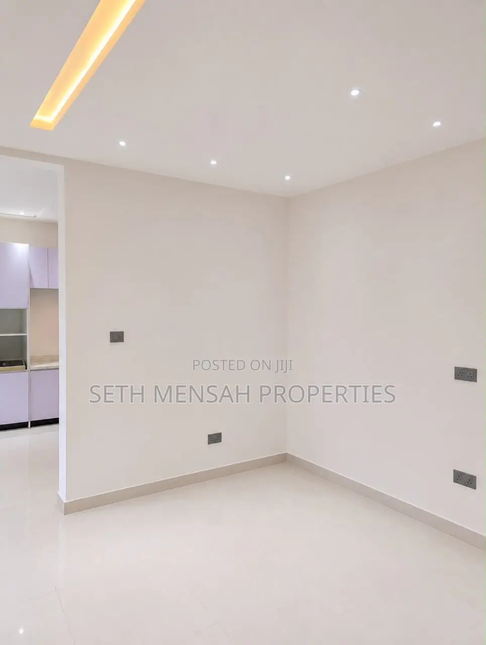 3bdrm House in 3 Bedroom Semi, Lake Side Estate for sale