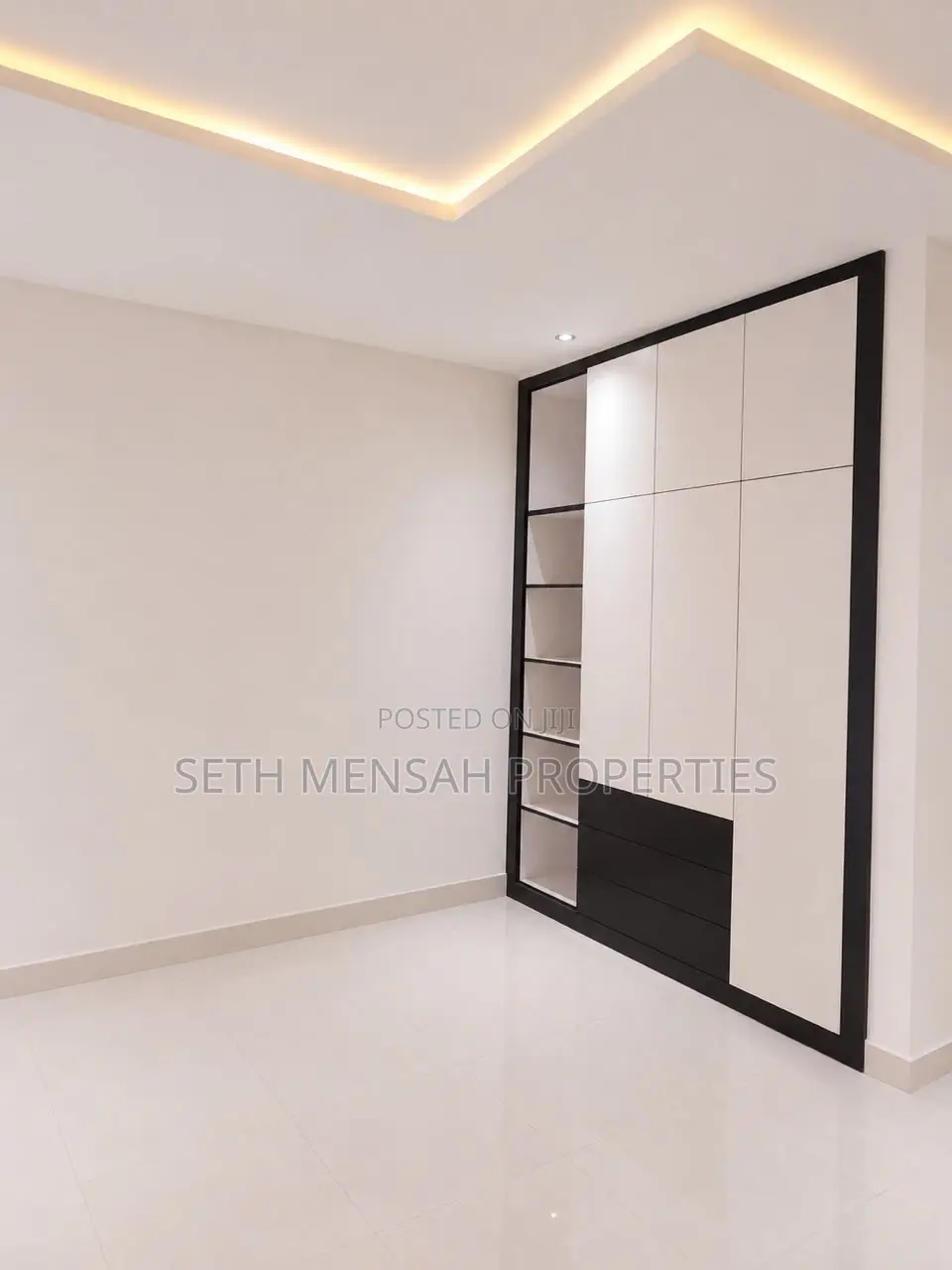 3bdrm House in 3 Bedroom Semi, Lake Side Estate for sale