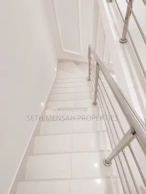 3bdrm House in 3 Bedroom Semi, Lake Side Estate for sale