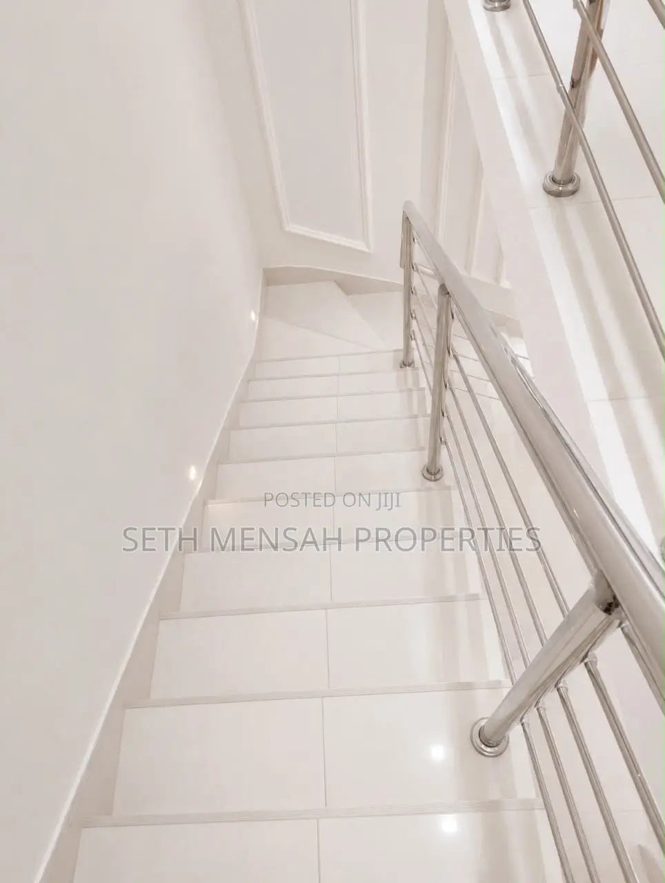 3bdrm House in 3 Bedroom Semi, Lake Side Estate for sale