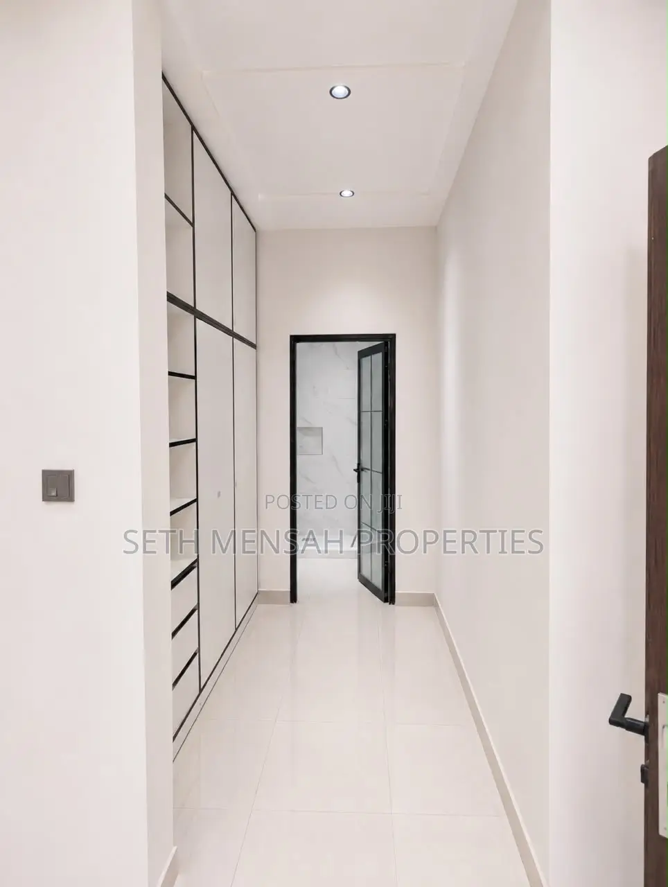 3bdrm House in 3 Bedroom Semi, Lake Side Estate for sale