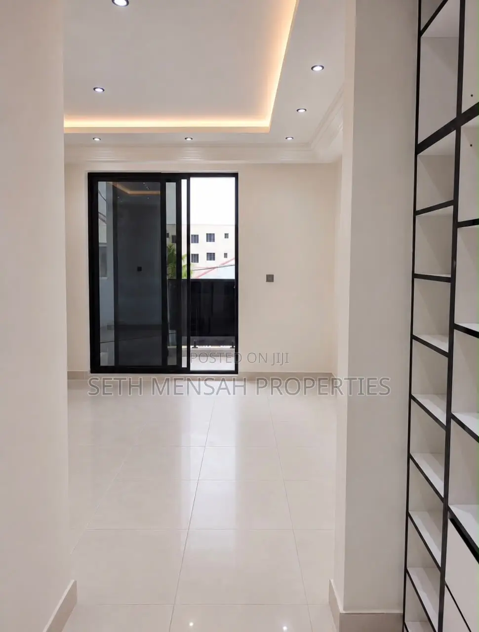 3bdrm House in 3 Bedroom Semi, Lake Side Estate for sale