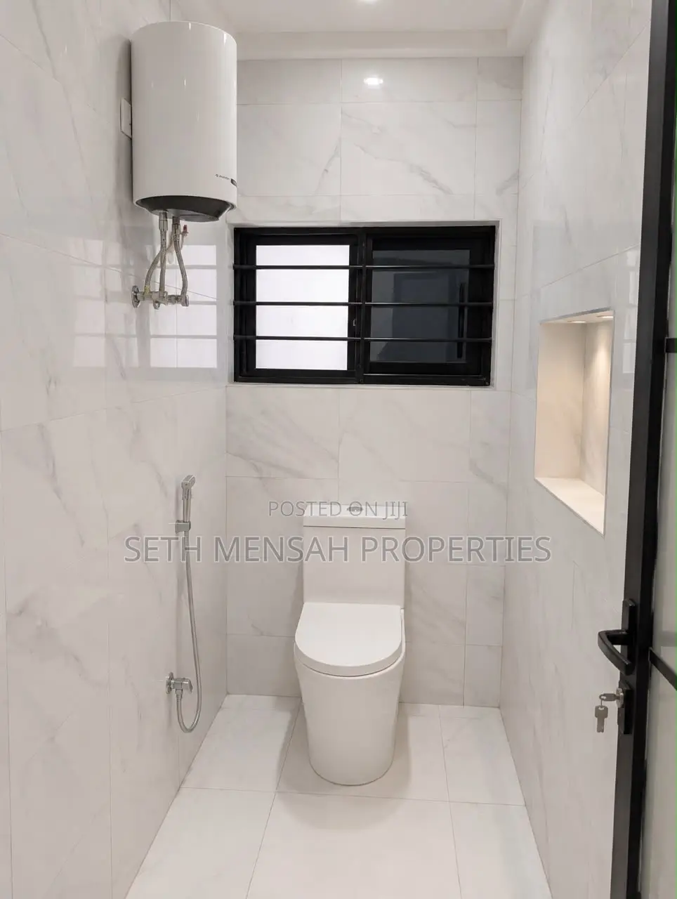 3bdrm House in 3 Bedroom Semi, Lake Side Estate for sale