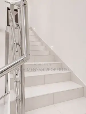 3bdrm House in 3 Bedroom Semi, Lake Side Estate for sale