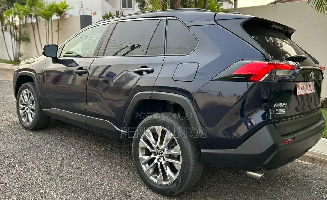 Toyota RAV4 XLE AWD 2020 Blue