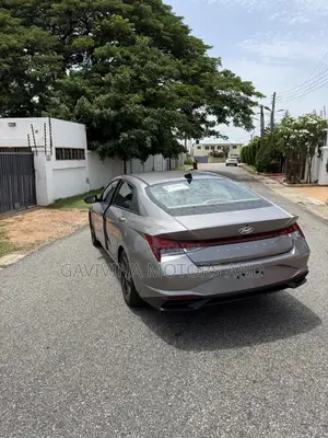 Hyundai Elantra SE 2023 Gray