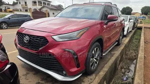 Toyota Highlander 2022 Red
