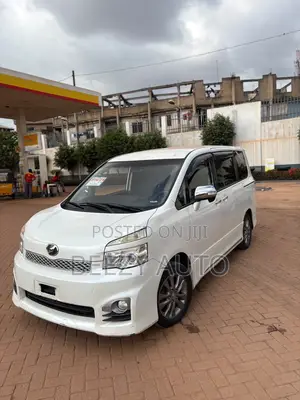 Toyota Voxy X 2WD 8-Seater 2013 White