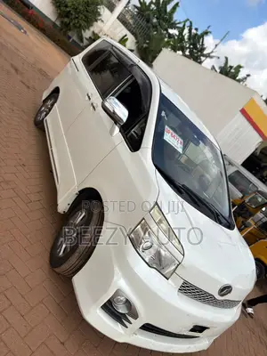 Toyota Voxy X 2WD 8-Seater 2013 White