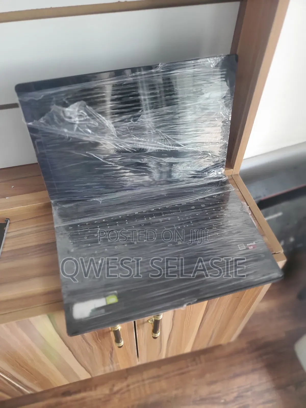 Laptop Lenovo A8 8GB AMD A8 HDD+SSD 500GB
