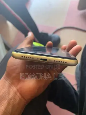 Apple iPhone 11 64 GB Yellow