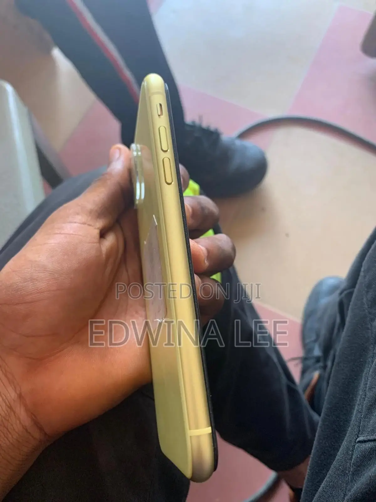 Apple iPhone 11 64 GB Yellow