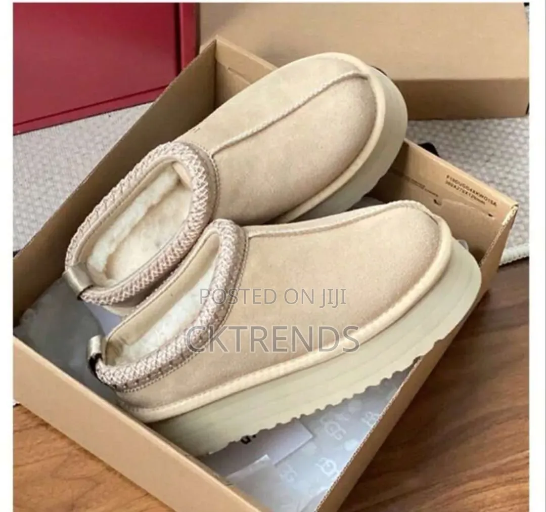 Ugg Half Shoe