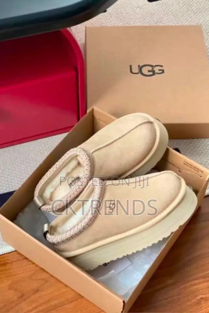 Ugg Half Shoe