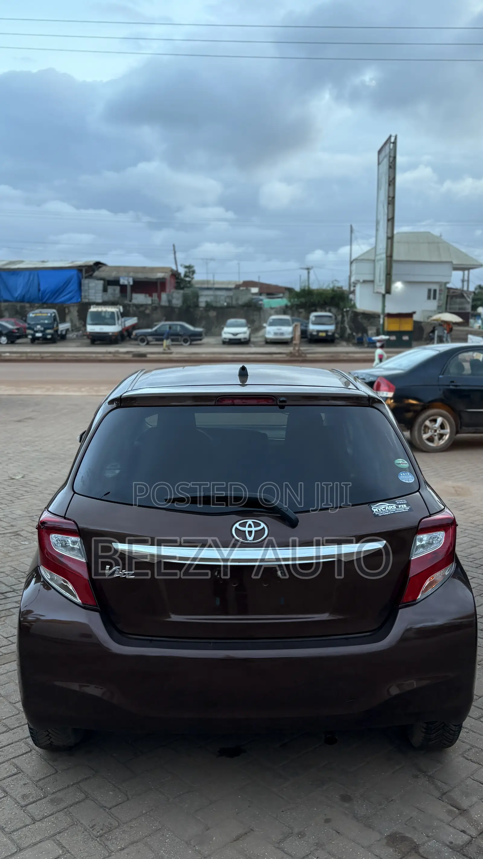 Toyota Vitz 1.3 FWD 3dr 2015 Brown
