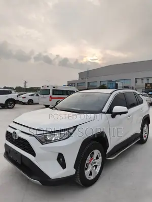 Toyota RAV4 Limited 2025 White