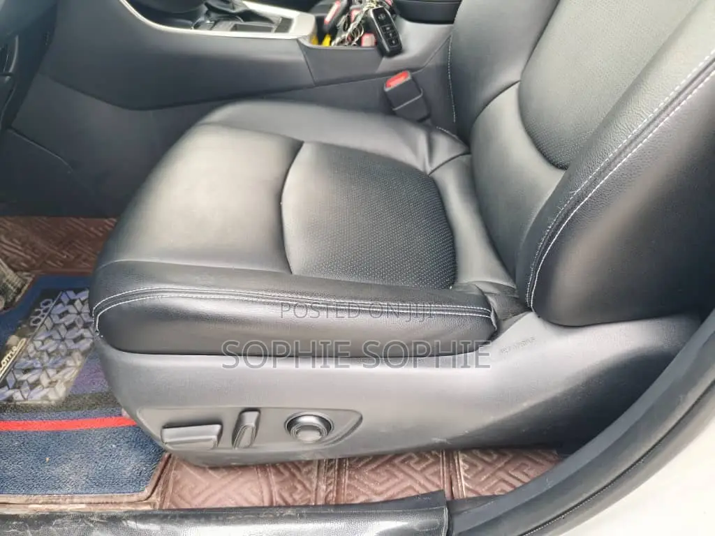 Toyota RAV4 Limited 2025 White