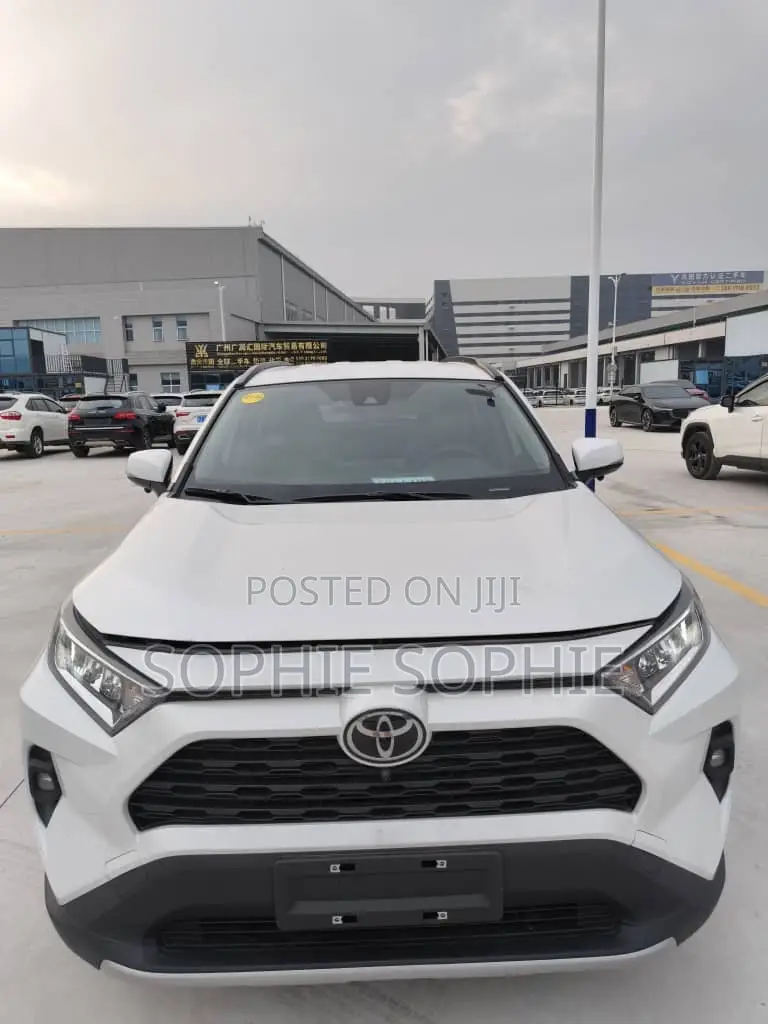 Toyota RAV4 Limited 2025 White