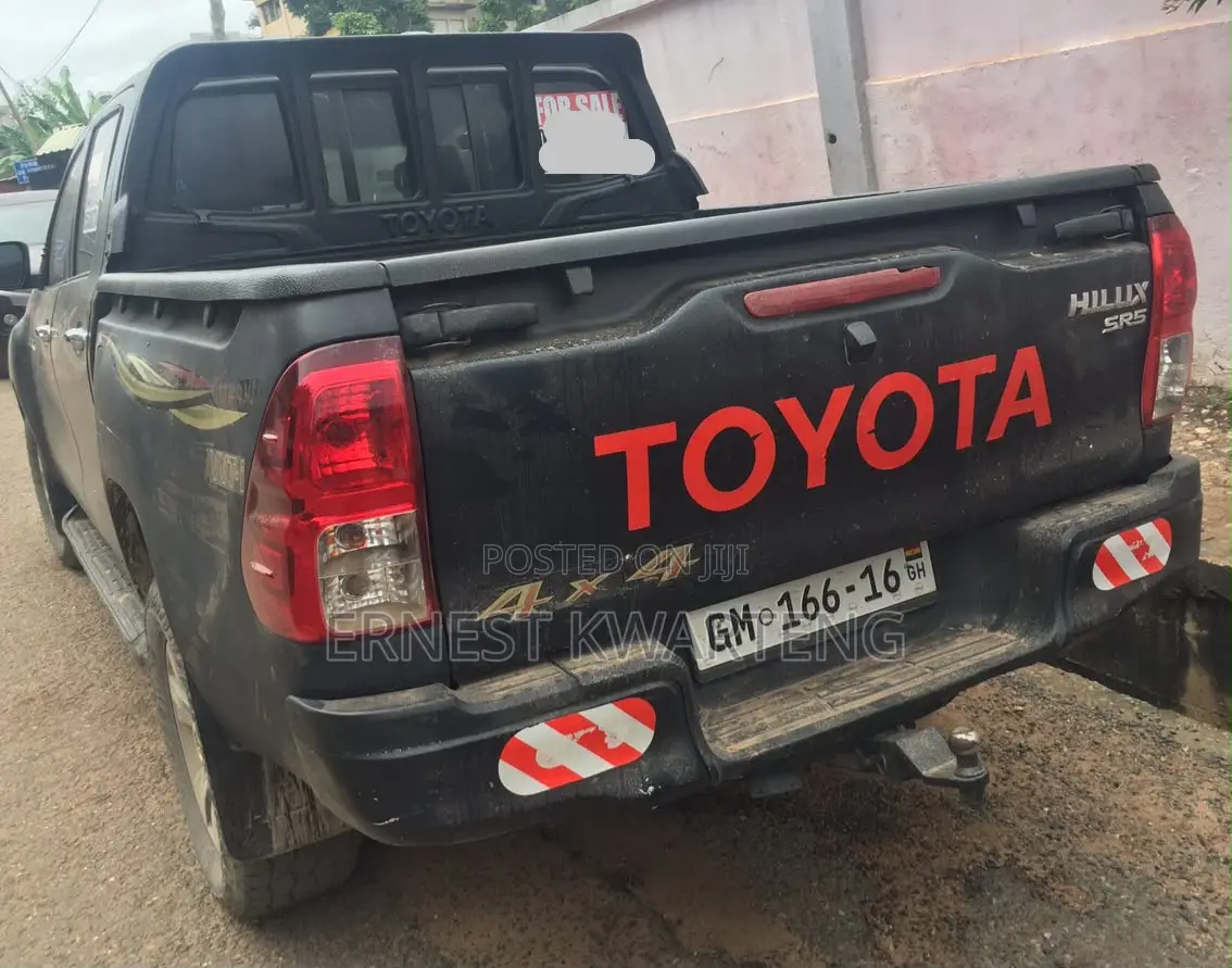 Toyota Hilux 2016 Black