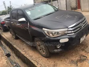 Toyota Hilux 2016 Black